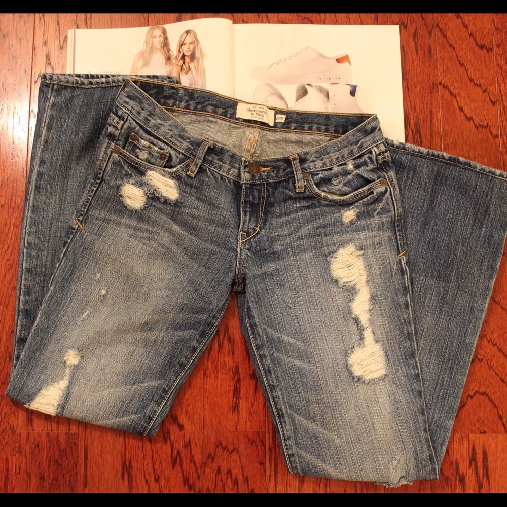 ABERCROMBIE & FITCH WOMEN'S DESTROYED JEAN…